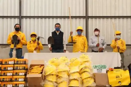 Entrega Semaccdet, Cofom y WWF equipamiento a brigadistas que cuidan de la Mariposa Monarca     